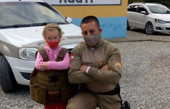 Escola recebe sargento da Polícia Militar de Nova Trento