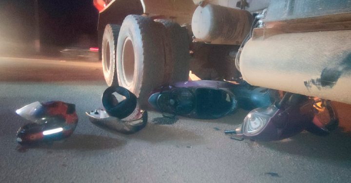 Homem fica ferido em acidente entre caminhão e moto, na SC-410