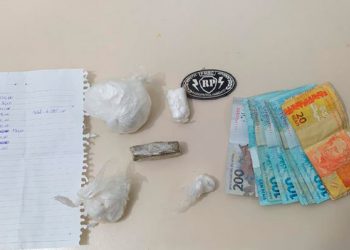 Quatro suspeitos de tráfico de drogas são presos após abordagem policial na região