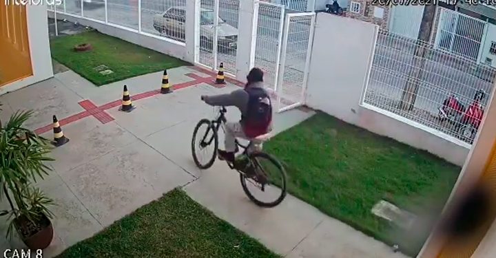Homem invade creche e furta bicicleta no Vale do Rio Tijucas