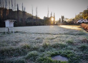 Canelinha se organiza para auxiliar pessoas devido ao frio