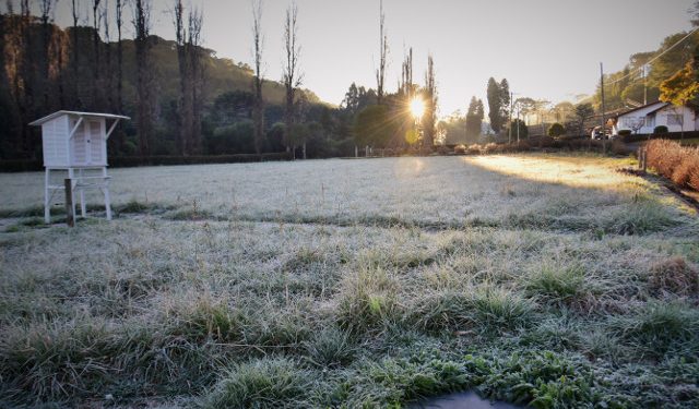 Canelinha se organiza para auxiliar pessoas devido ao frio