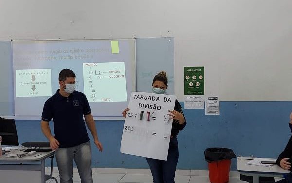 Palestra sobre matemática capacita professores em Nova Trento