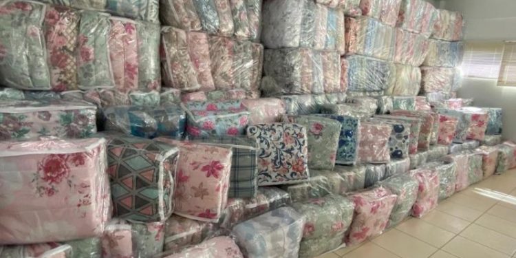 Assistência de SJB disponibiliza edredons para famílias em situação de vulnerabilidade social