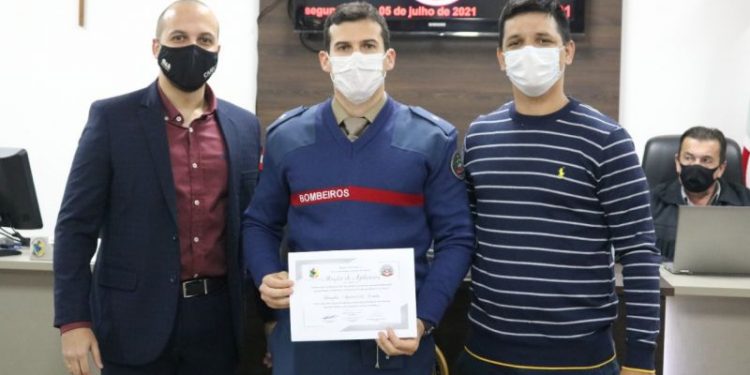 Moção de Aplauso é entregue aos Bombeiros Militares e Comunitários de São João Batista