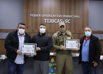 Policiais militares impedem suicídio e são homenageados