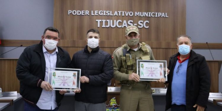 Policiais militares impedem suicídio e são homenageados