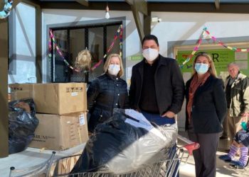 Lar Santa Maria da Paz recebe doação de roupas de Canelinha