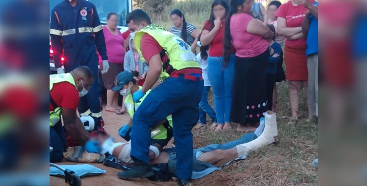 ACIDENTE: Colisão entre motocicleta e vaca deixa homem ferido