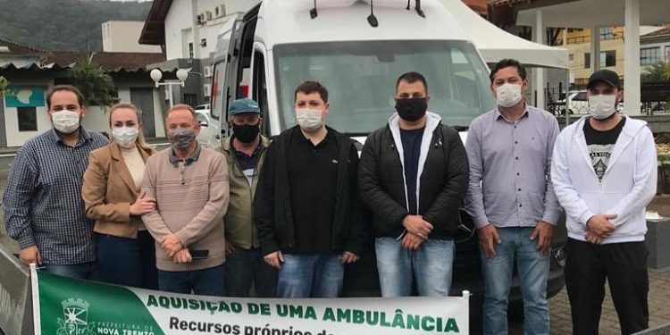 Secretaria de Saúde de Nova Trento adquire nova ambulância