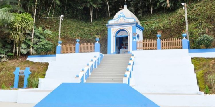 Tráfego de veículos é interrompido no bairro São Roque, em Nova Trento