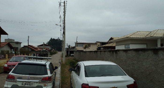 Taxista é alvo de criminosos e tem carro roubado, em Canelinha