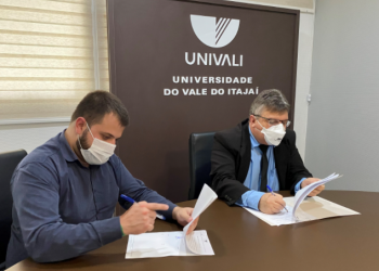 Univali e Prefeitura de Nova Trento firmam convênio para concessão de bolsas de estudos