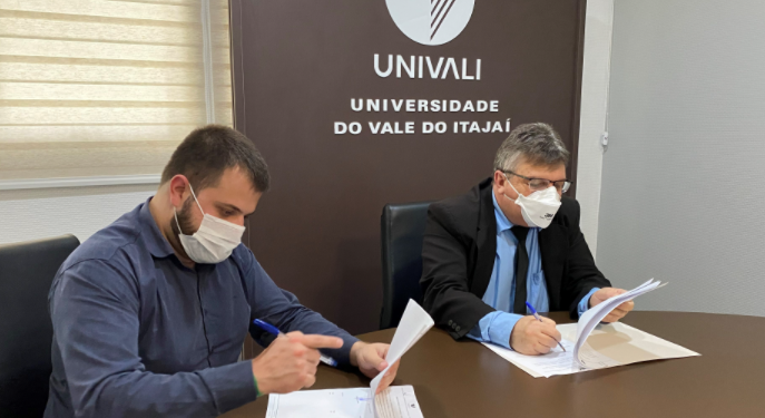 Univali e Prefeitura de Nova Trento firmam convênio para concessão de bolsas de estudos