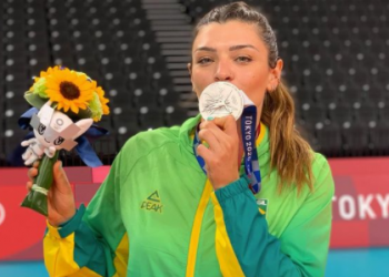 Neotrentina Rosamaria é medalha de prata e comemora nas redes sociais