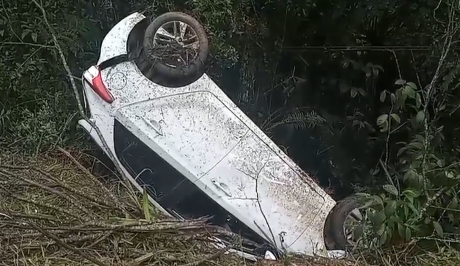 Colisão com capotamento é registrado na SC-108, em Nova Trento