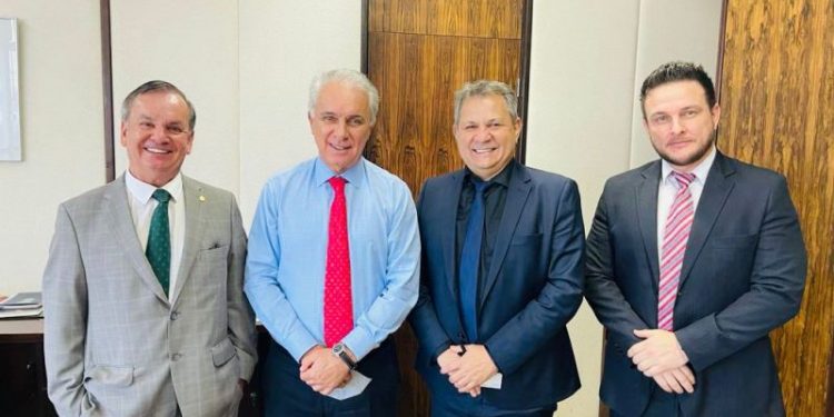 Pedroca encaminha demandas de São João Batista em Brasília