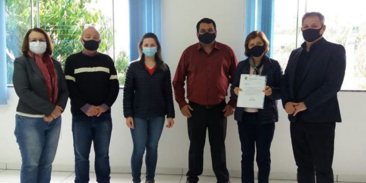 Apae de São João Batista recebe R$ 280 mil para compra de micro-ônibus