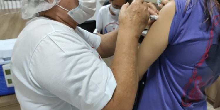 ‘Esquenta da Vacina’ tem 258 pessoas imunizadas com a primeira dose contra a Covid