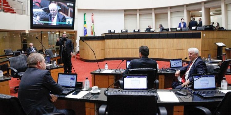 Parlamentares destacam impasse no uso dos recursos do estado nas BRs