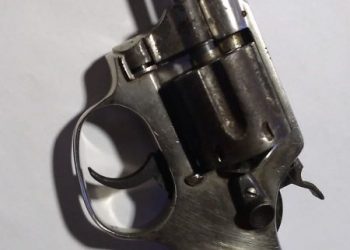 Homem foge de roubo e entrega arma para a PM de Canelinha