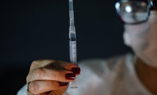 SC está entre os quatro com maior percentual de população totalmente vacinada