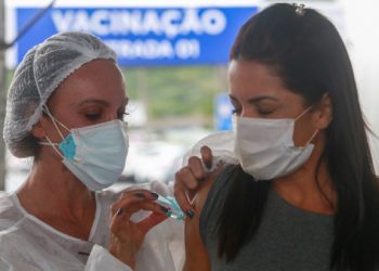 Um em cada quatro catarinenses já completou o esquema vacinal