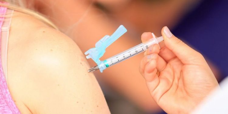 Vacinação contra Covid-19 de adolescentes com 14 e 15 anos inicia nesta quinta