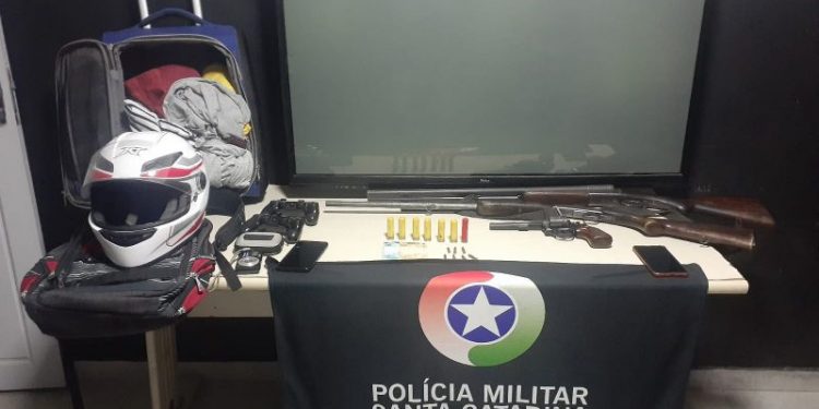 Polícia Militar prende assaltantes da residência em São João Batista