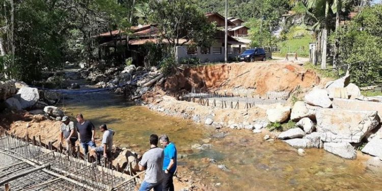 Três pontes estão sendo reconstruídas em São João Batista
