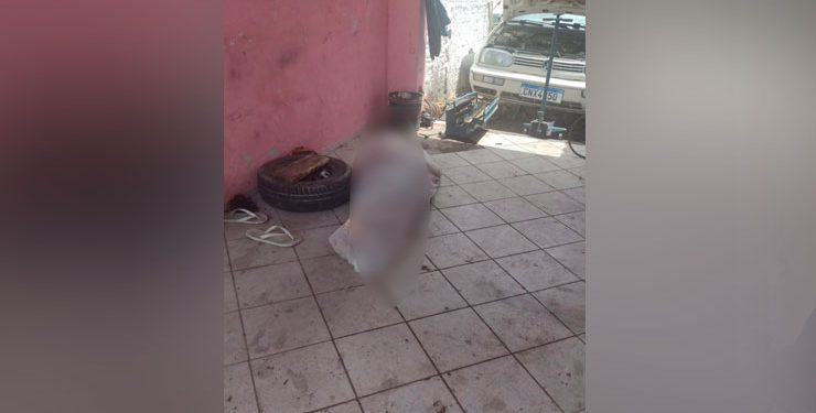 Homem é encontrado morto em oficina