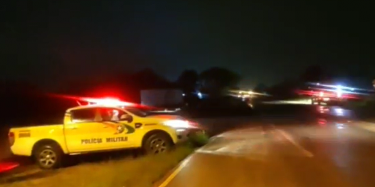 Capotamento é registrado na SC-410, em Canelinha