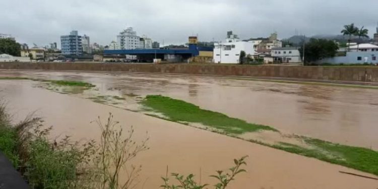 Chuva deve continuar em SC durante a semana, alerta Defesa Civil