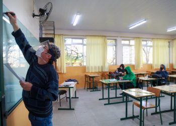 Com quase 76 mil inscritos, processo seletivos de ACTs é o maior da história da Educação