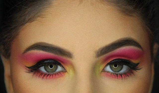 TENDENCIA DO VERÃO: Aprenda a fazer uma maquiagem colorida