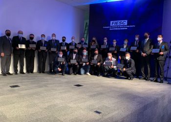 Sincasjb recebe homenagem da Fiesc