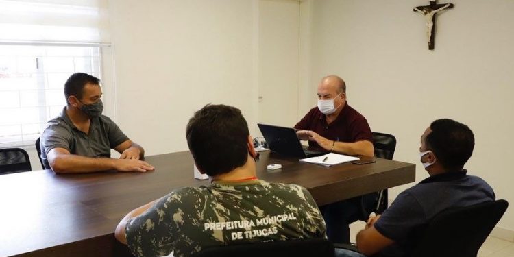 Prefeito em exercício de Tijucas se reúne com secretários para planejamento de 2022