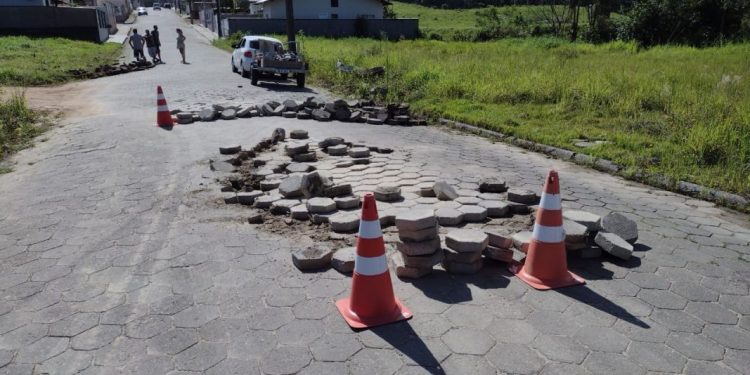 Secretaria de Infraestrutura de SJB inicia mutirão de recuperação de calçamentos