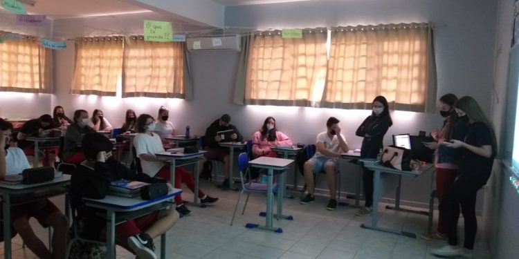 Nova Trento tem roda de conversas em escola