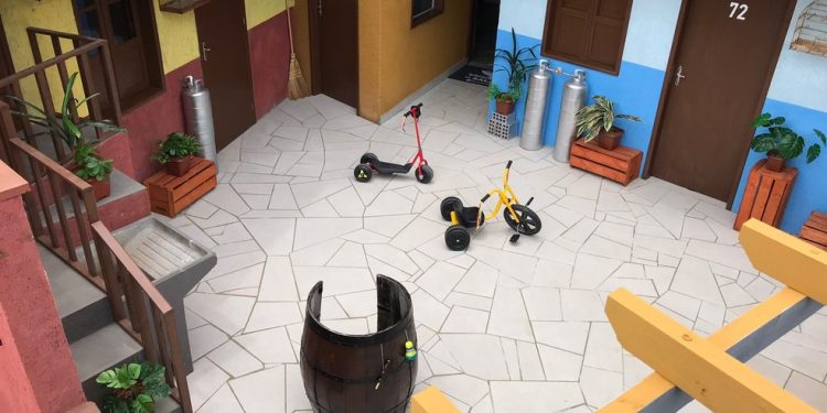 Vila do Chaves é recriada em pousada do litoral catarinense