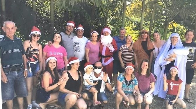 Tradição: grupo de moradores celebra Natal há mais de 30 anos