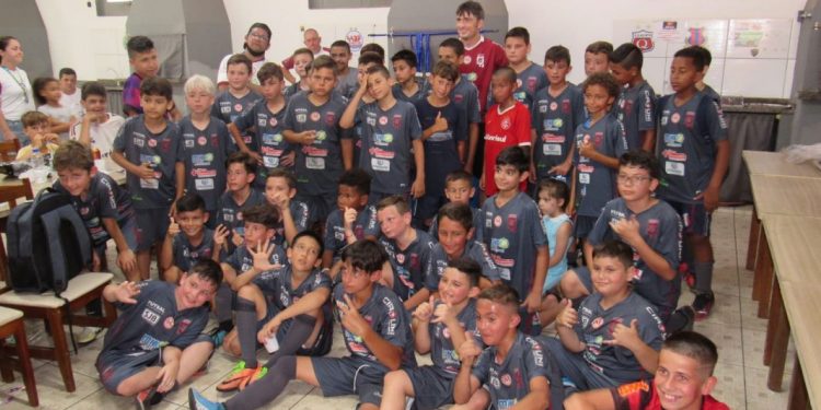 Laboratório de Desenvolvimento no Futsal realiza o Festival de Natal