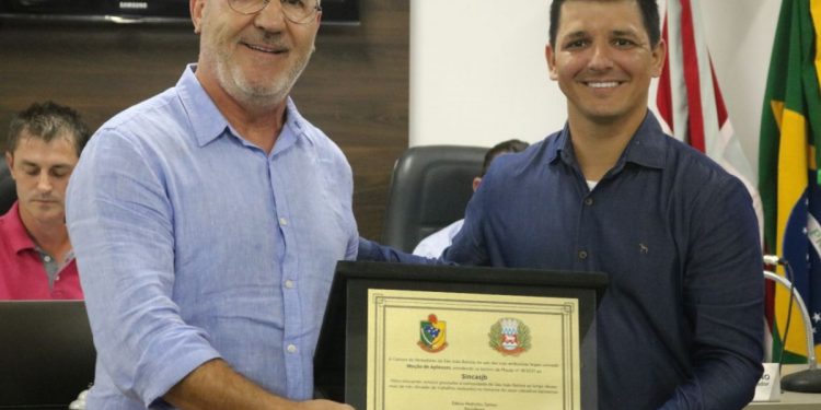 Sincasjb recebe Moção de Aplauso na Câmara de SJB