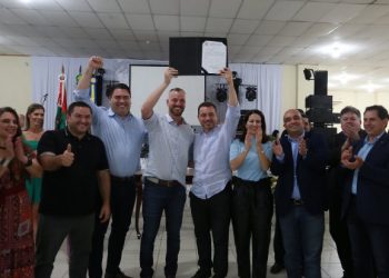 Carlos Moisés oficializa o repasse de R$ 9,5 milhões para a infraestrutura de Canelinha