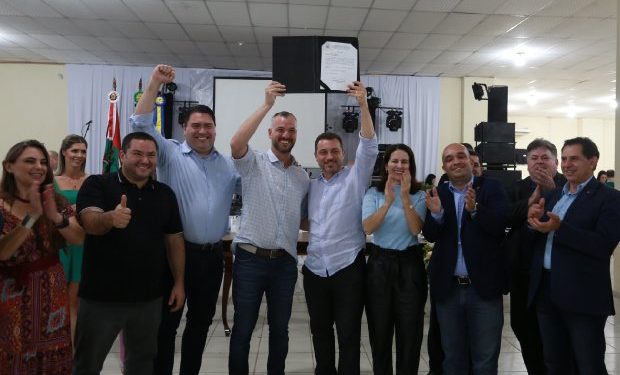 Carlos Moisés oficializa o repasse de R$ 9,5 milhões para a infraestrutura de Canelinha