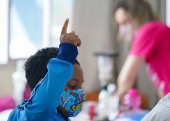 Comitê indica o retorno de 100% dos alunos às salas em 2022