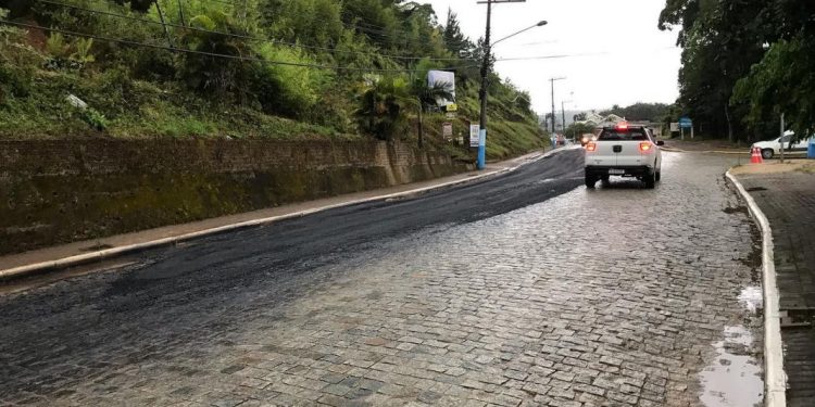 Prefeitura de Canelinha inicia asfaltamento de diversas ruas