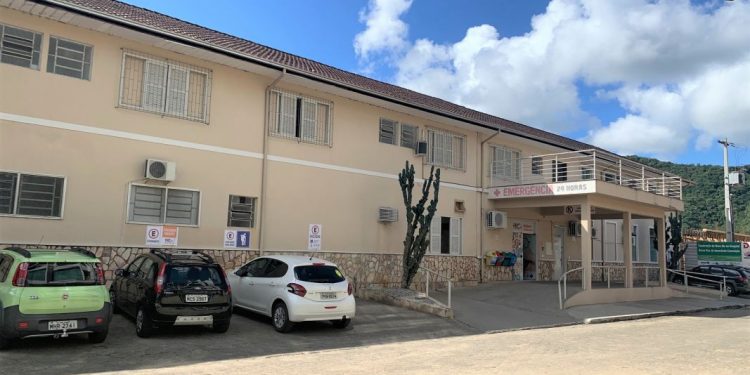 Casos de doenças respiratórias e intestinais lota a emergência do Hospital de Nova Trento