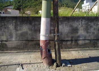 Prefeito Tiago notifica Celesc para troca de poste no bairro Besenello