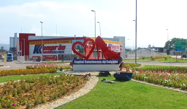 Totem é instalado no trevo de acesso a São João Batista